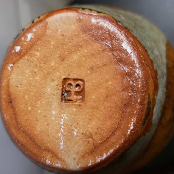 Mid-Century Modern Studio Pottery Ceramic Wall Pocket Vase - Picture 12 of 13